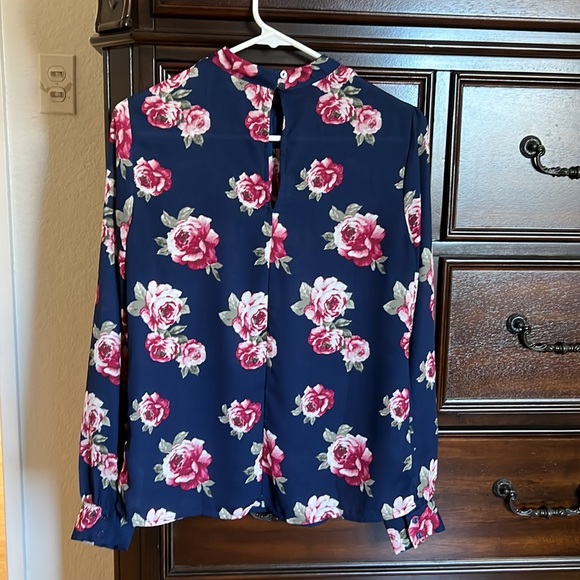 Blue Floral long sleeve blouse - Forever 21 - Picture 3 of 3